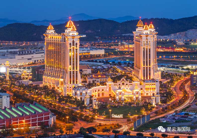 What are the advantages of obtaining Macau status?